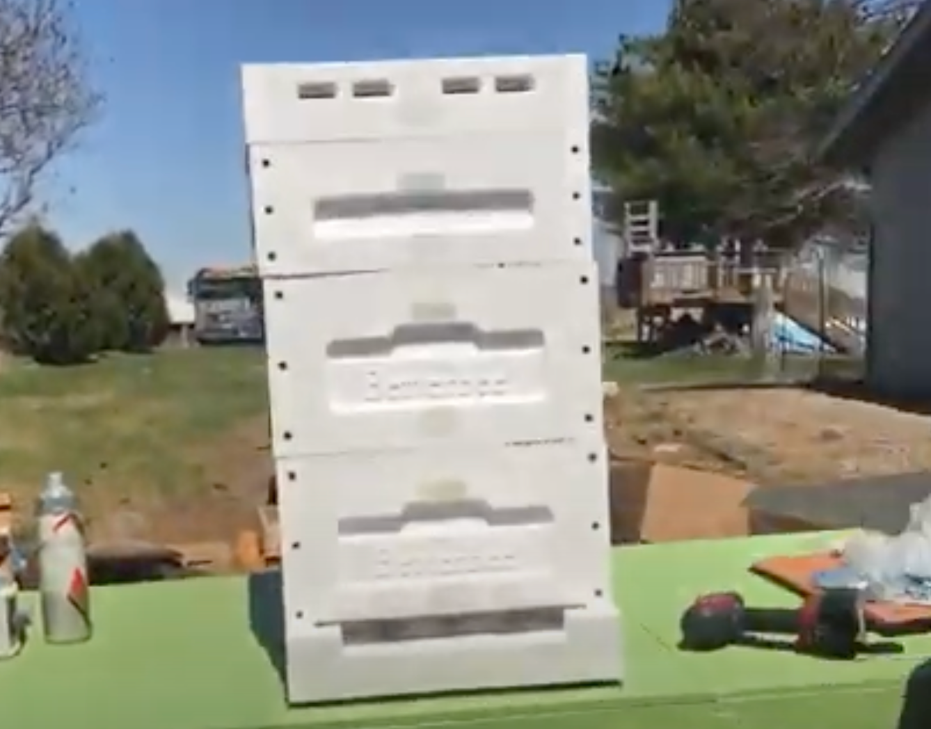 Lyson polystyrene beehive from Better Bee